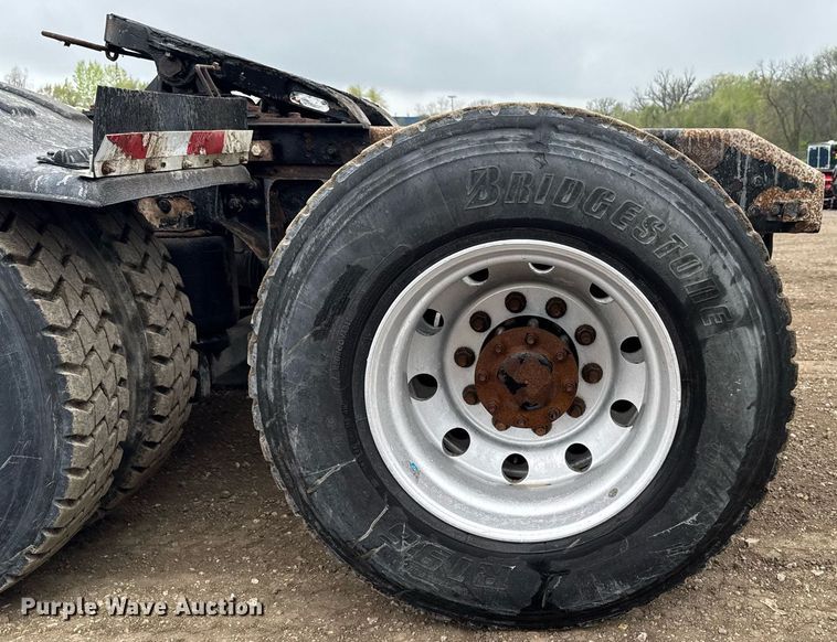 image for item DV2574 2014 Kenworth T800 semi truck