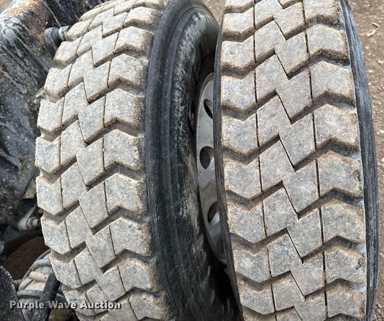 image for item DV2574 2014 Kenworth T800 semi truck