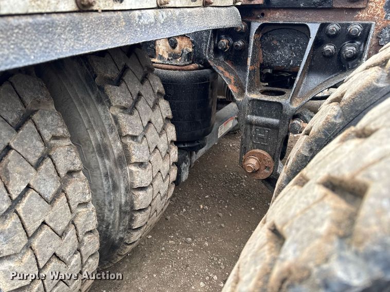 image for item DV2574 2014 Kenworth T800 semi truck