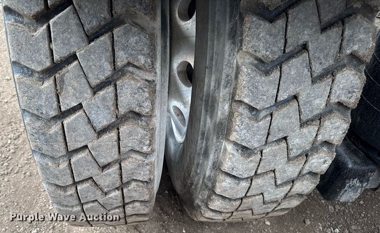 image for item DV2574 2014 Kenworth T800 semi truck