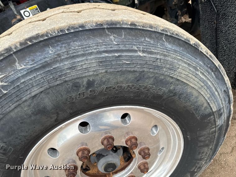 image for item DV2574 2014 Kenworth T800 semi truck