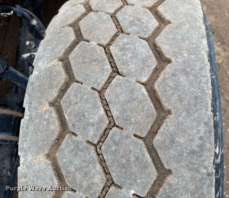 image for item DV2574 2014 Kenworth T800 semi truck