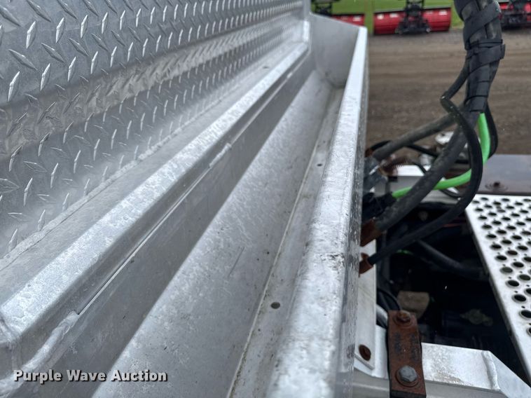 image for item DV2575 2014 Kenworth T800 semi truck