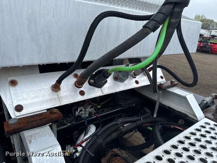 image for item DV2575 2014 Kenworth T800 semi truck