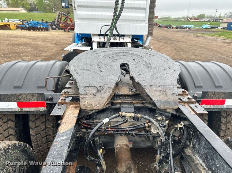 image for item DV2575 2014 Kenworth T800 semi truck