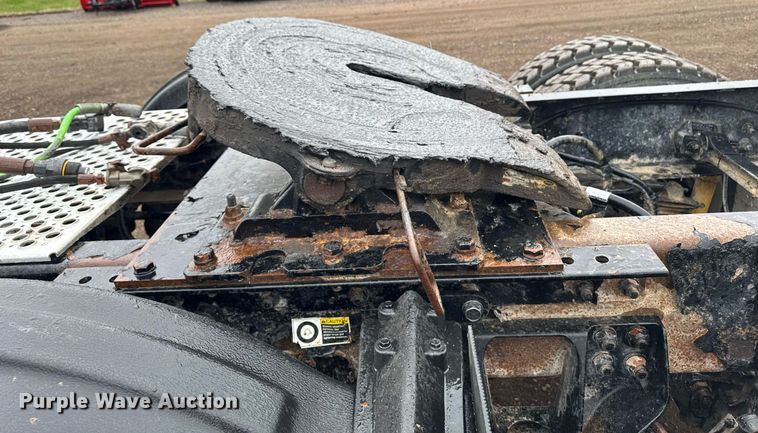 image for item DV2575 2014 Kenworth T800 semi truck