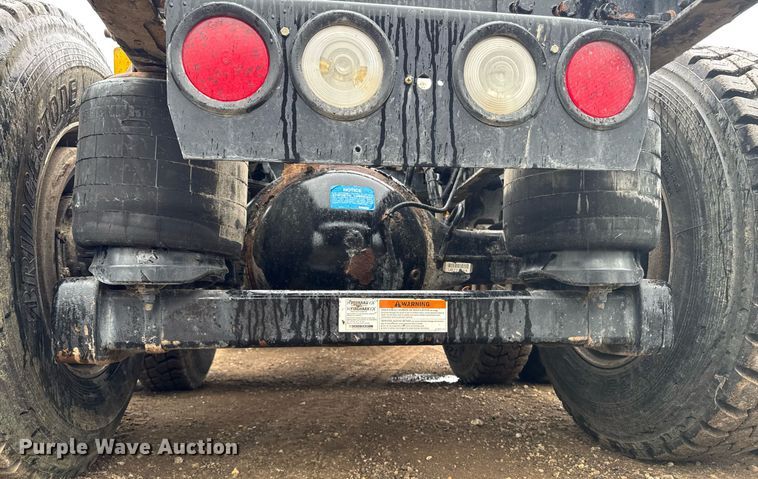 image for item DV2575 2014 Kenworth T800 semi truck