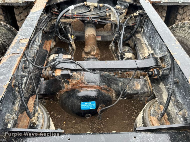 image for item DV2575 2014 Kenworth T800 semi truck