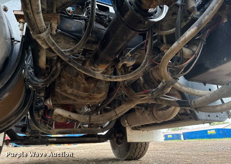 image for item DV2575 2014 Kenworth T800 semi truck