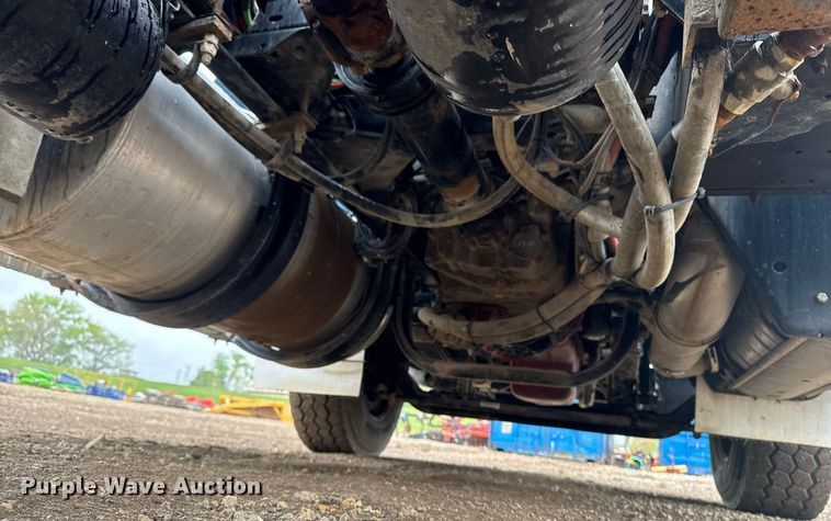 image for item DV2575 2014 Kenworth T800 semi truck