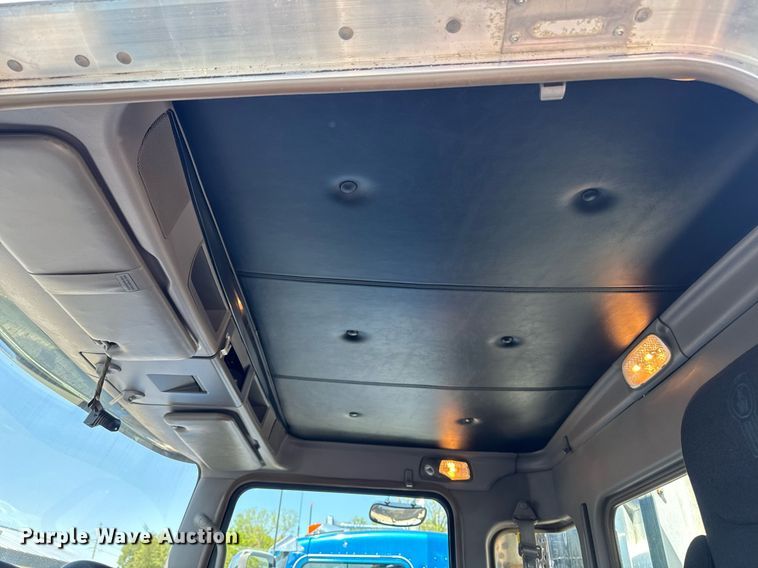 image for item DV2575 2014 Kenworth T800 semi truck