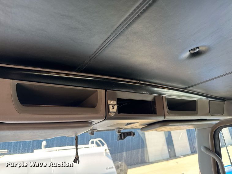 image for item DV2575 2014 Kenworth T800 semi truck