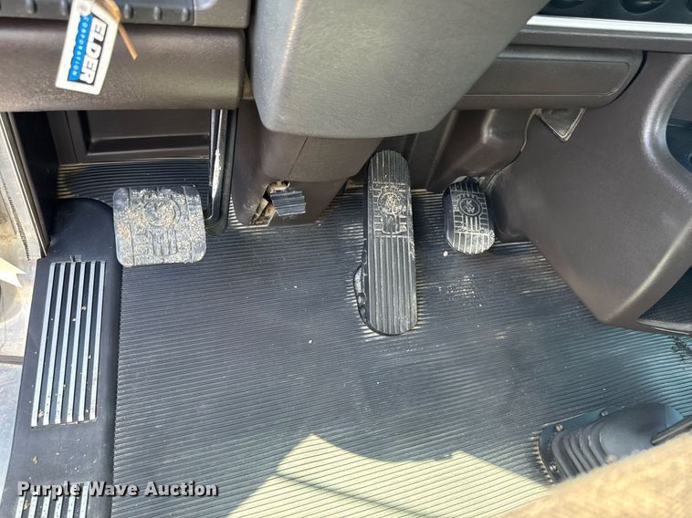 image for item DV2575 2014 Kenworth T800 semi truck