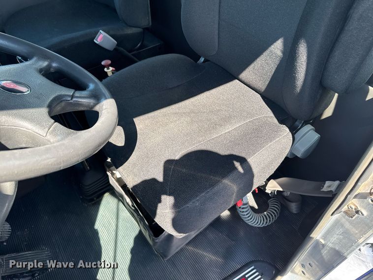 image for item DV2575 2014 Kenworth T800 semi truck