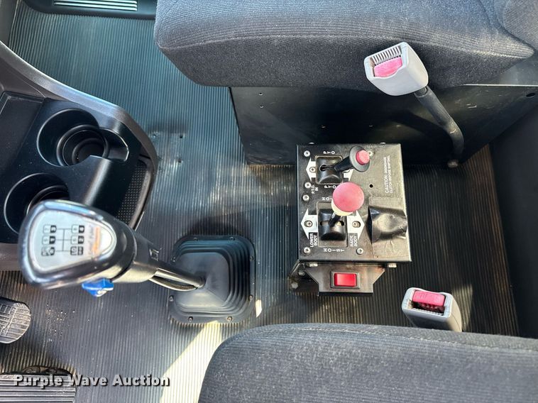 image for item DV2575 2014 Kenworth T800 semi truck