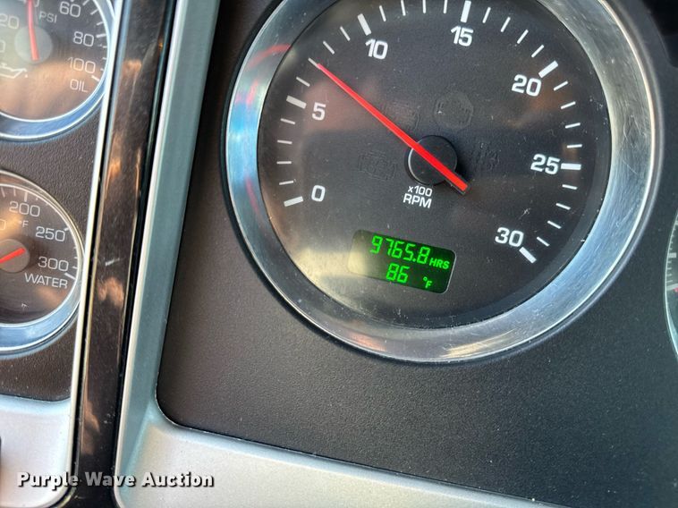 image for item DV2575 2014 Kenworth T800 semi truck