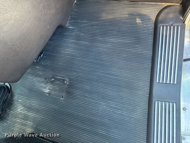 image for item DV2575 2014 Kenworth T800 semi truck