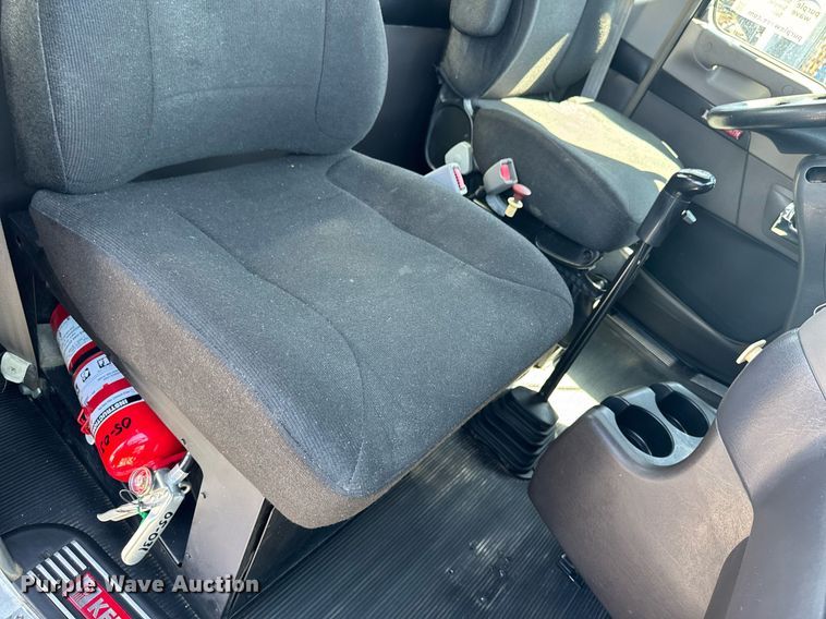 image for item DV2575 2014 Kenworth T800 semi truck