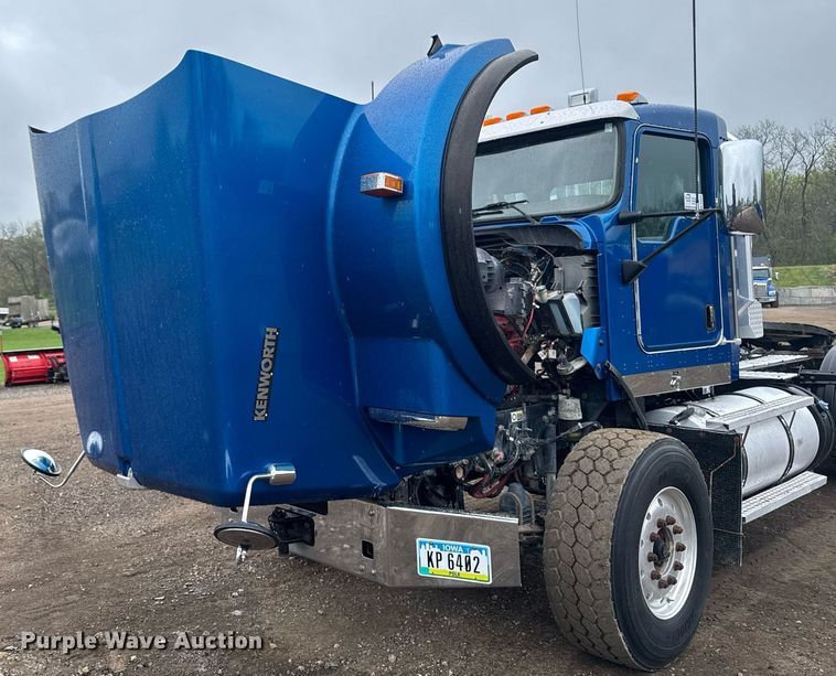 image for item DV2575 2014 Kenworth T800 semi truck