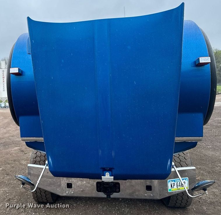 image for item DV2575 2014 Kenworth T800 semi truck