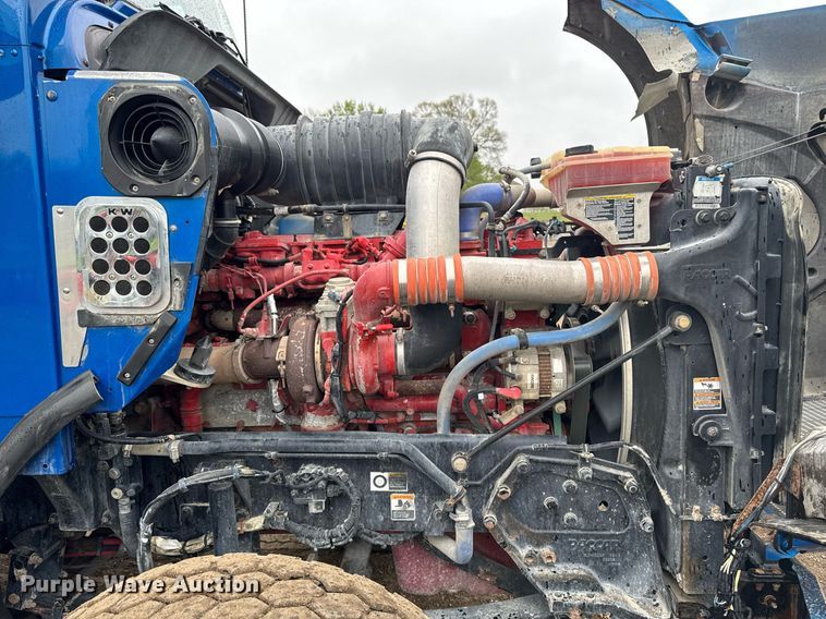 image for item DV2575 2014 Kenworth T800 semi truck