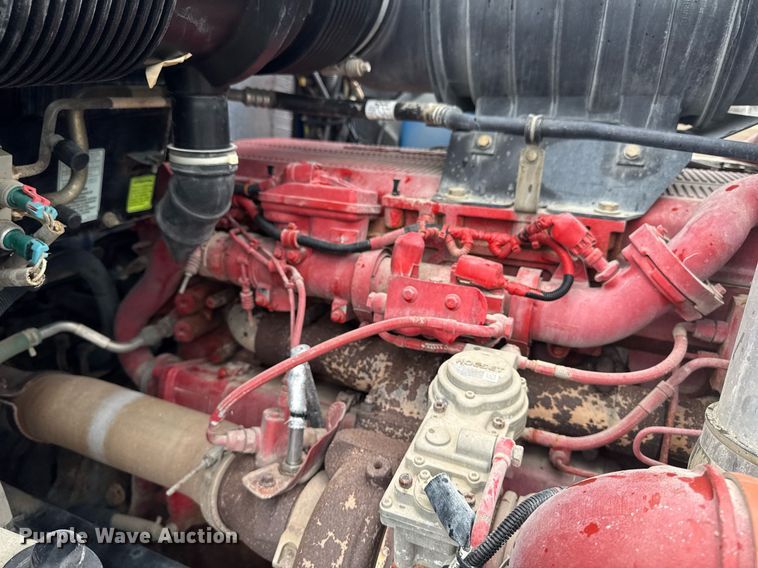 image for item DV2575 2014 Kenworth T800 semi truck