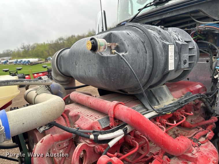 image for item DV2575 2014 Kenworth T800 semi truck