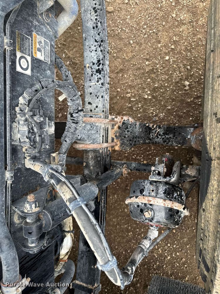 image for item DV2575 2014 Kenworth T800 semi truck