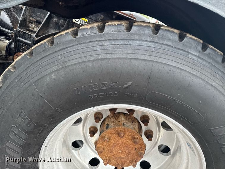 image for item DV2575 2014 Kenworth T800 semi truck