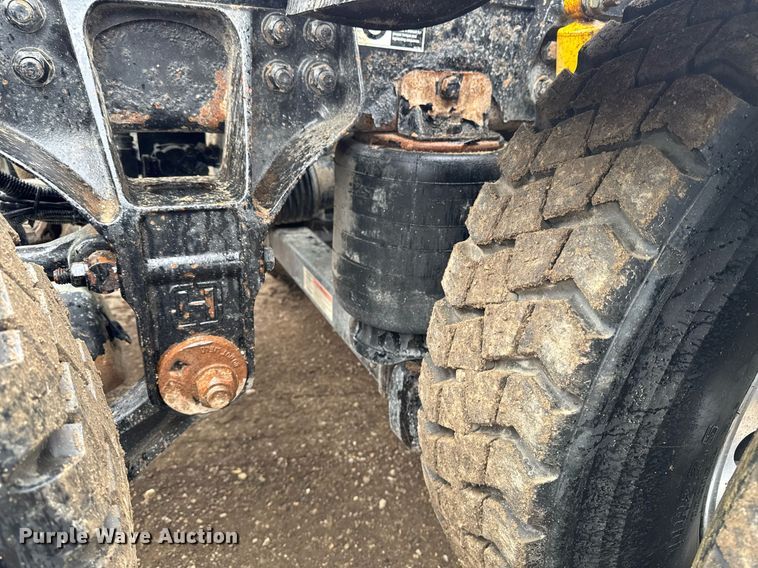 image for item DV2575 2014 Kenworth T800 semi truck