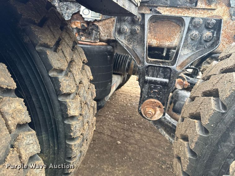 image for item DV2575 2014 Kenworth T800 semi truck