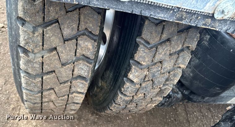 image for item DV2575 2014 Kenworth T800 semi truck