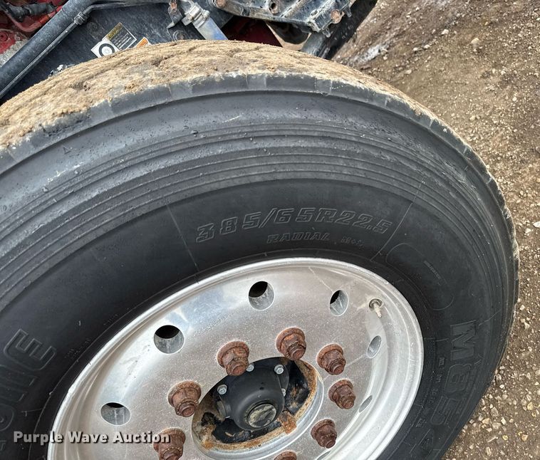 image for item DV2575 2014 Kenworth T800 semi truck