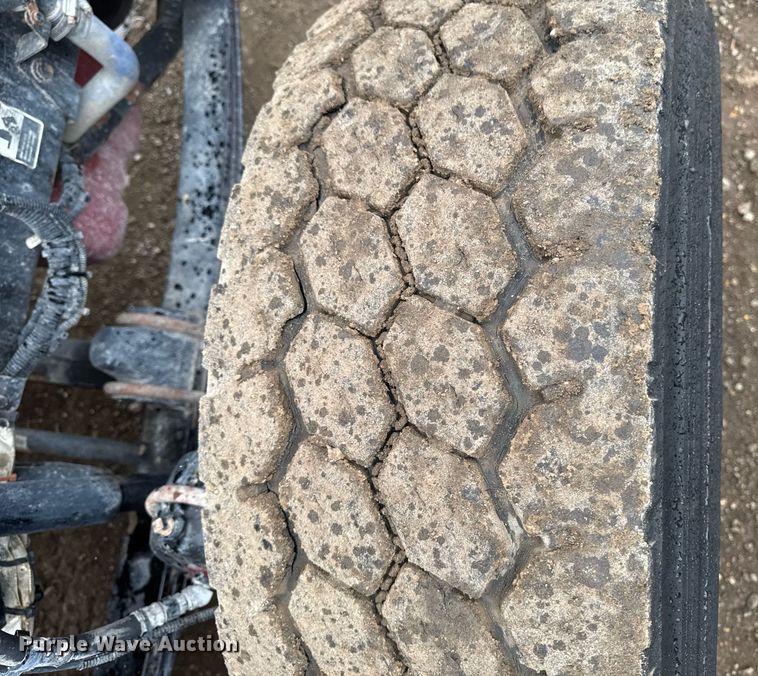 image for item DV2575 2014 Kenworth T800 semi truck