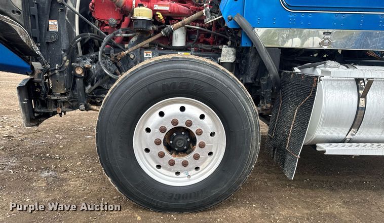 image for item DV2575 2014 Kenworth T800 semi truck