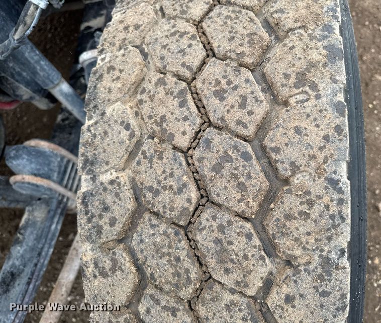 image for item DV2575 2014 Kenworth T800 semi truck