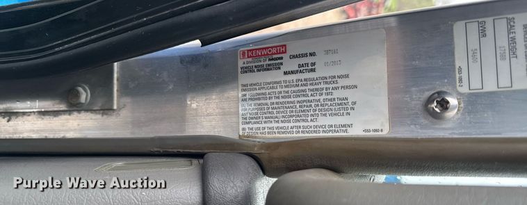 image for item DV2575 2014 Kenworth T800 semi truck