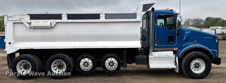 image for item DV2576 2013 Kenworth T800 dump truck