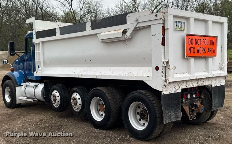 image for item DV2576 2013 Kenworth T800 dump truck