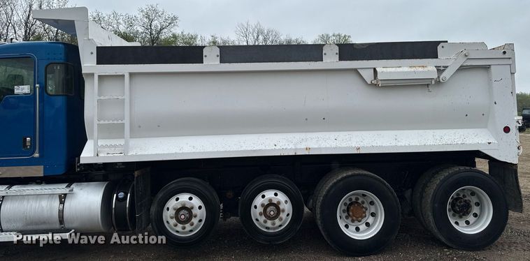 image for item DV2576 2013 Kenworth T800 dump truck
