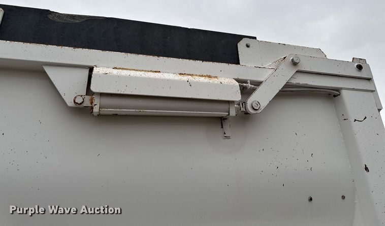 image for item DV2576 2013 Kenworth T800 dump truck