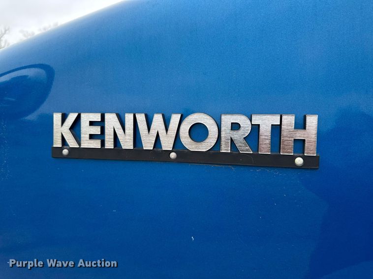 image for item DV2576 2013 Kenworth T800 dump truck