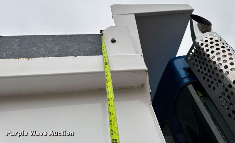 image for item DV2576 2013 Kenworth T800 dump truck