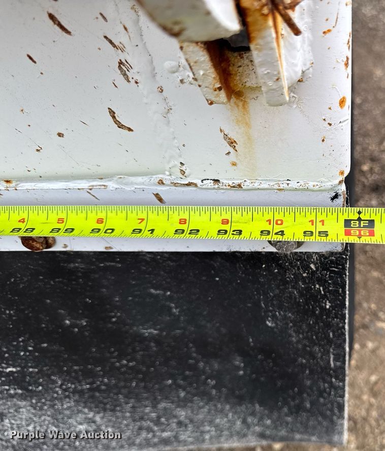 image for item DV2576 2013 Kenworth T800 dump truck