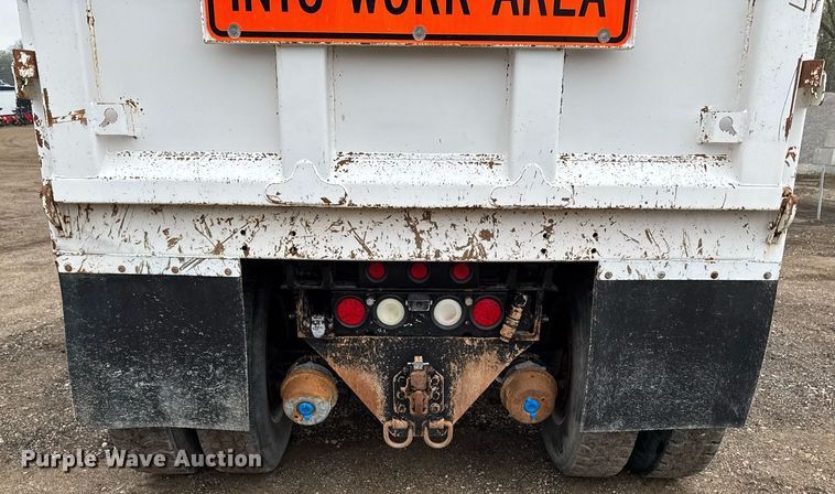 image for item DV2576 2013 Kenworth T800 dump truck