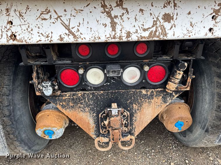 image for item DV2576 2013 Kenworth T800 dump truck