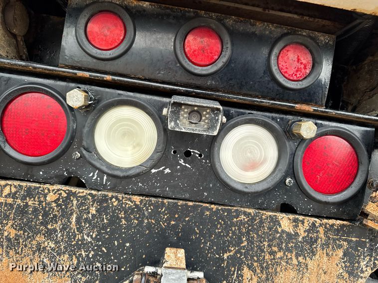 image for item DV2576 2013 Kenworth T800 dump truck