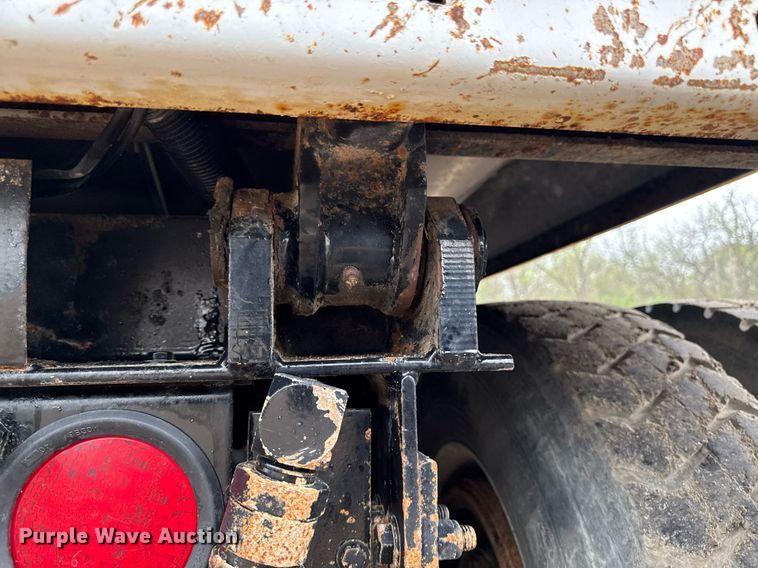 image for item DV2576 2013 Kenworth T800 dump truck