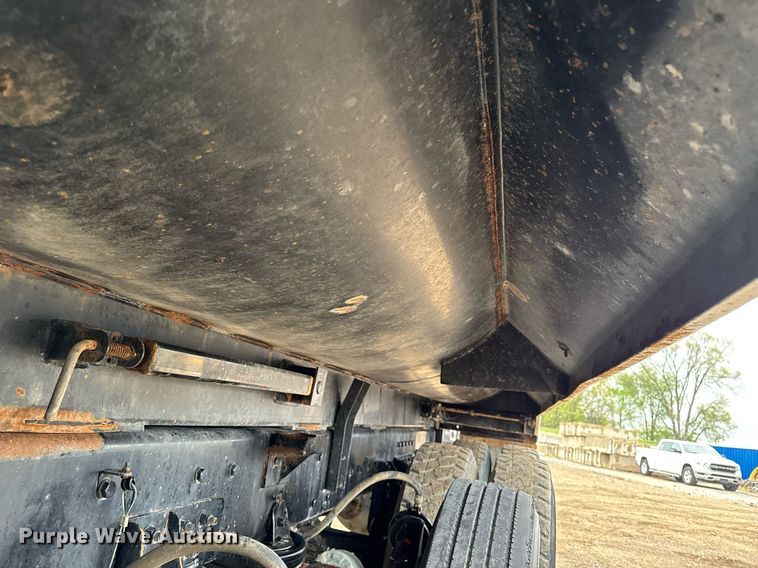 image for item DV2576 2013 Kenworth T800 dump truck