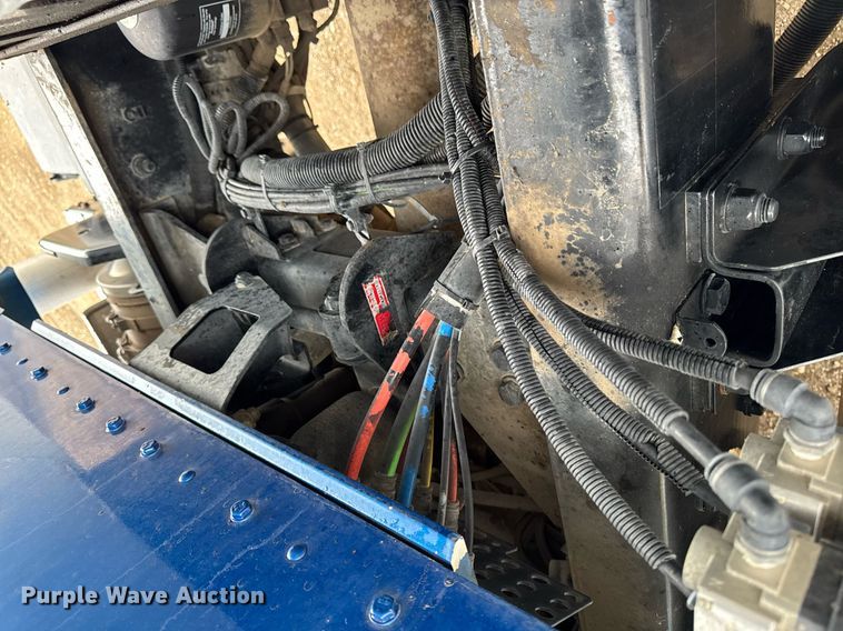 image for item DV2576 2013 Kenworth T800 dump truck